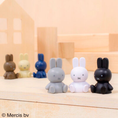 Alternative view of Miffy Tetrafibits Mascot ~ Gris Sentado