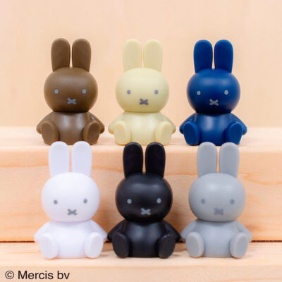 Alternative view of Miffy Tetrafibits Mascot ~ Beige Sentado